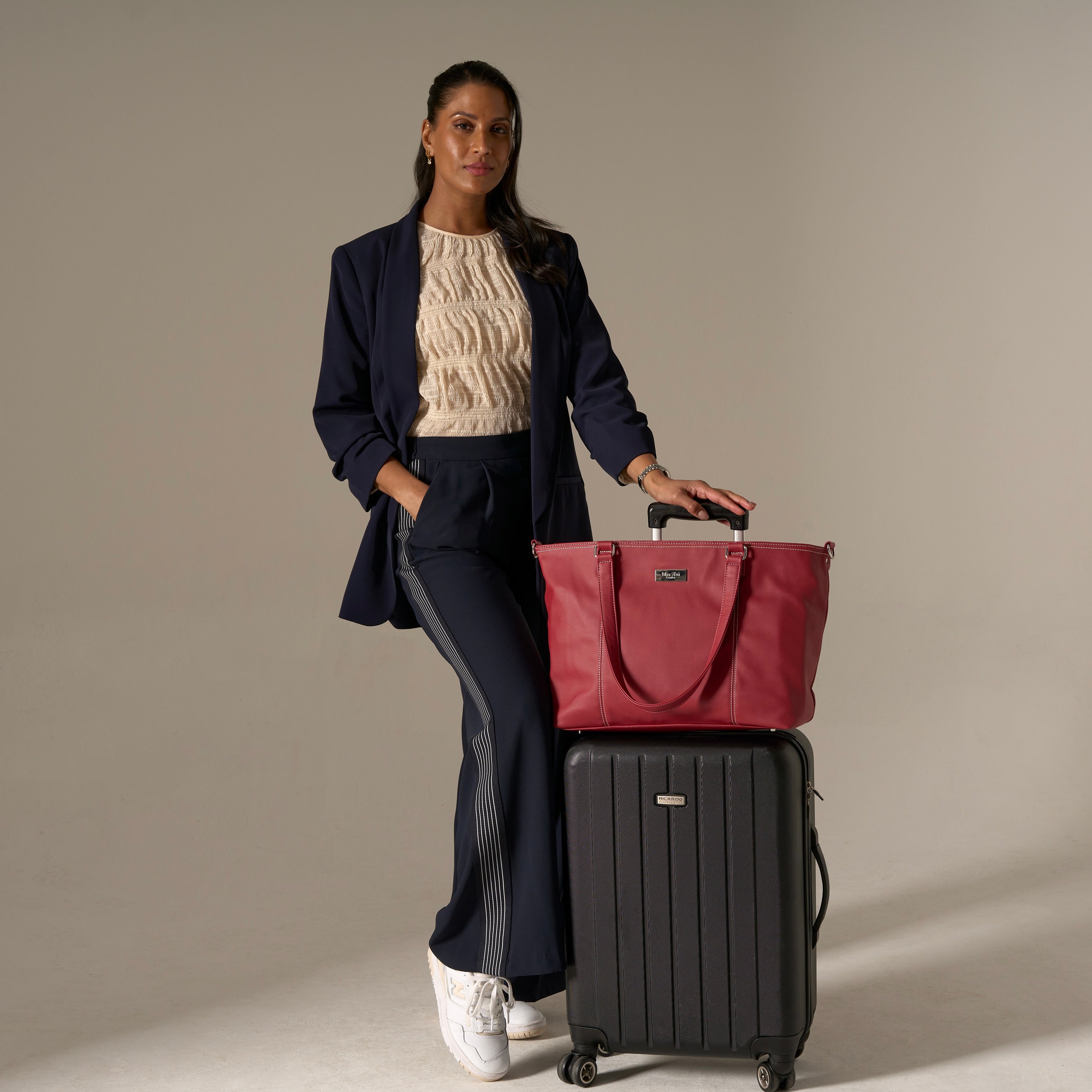 Your Jet Travel Tote Bag Features