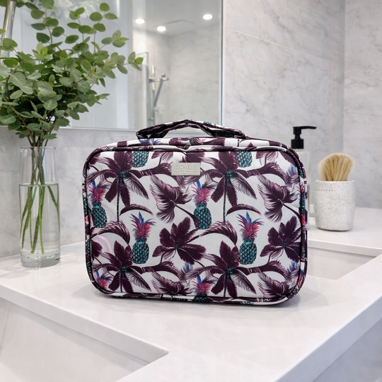 Lou Hanging Toiletry Case