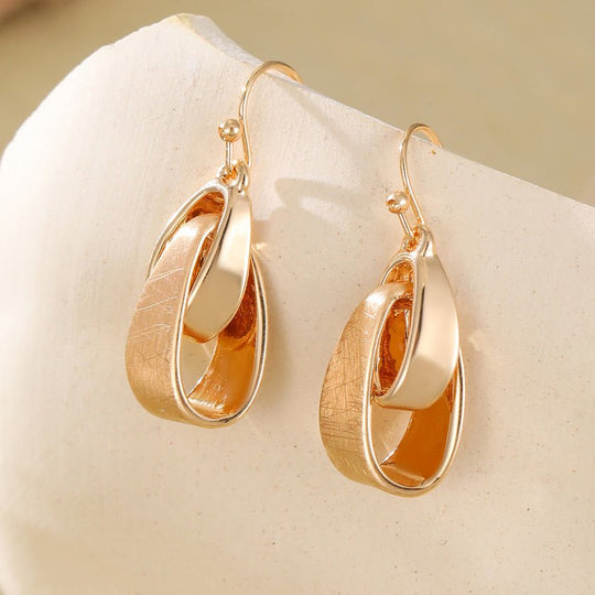 Mia Tui Jewellery Modern Loop Necklace ✨