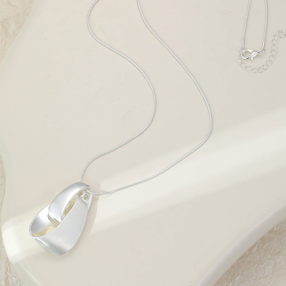 Mia Tui Jewellery Modern Loop Necklace ✨