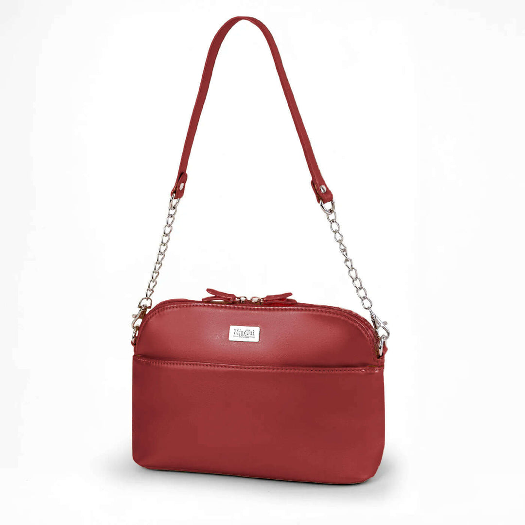 Rebecca - Outlet versatile red crossbody bag with chic chain detailing and multiple pockets.